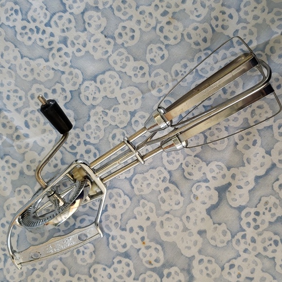 Vintage Handheld Mixer Vintage Handheld Beater Farmhouse Decor - Picture 3 of 12